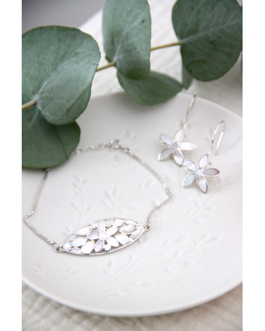 Boucles d'oreille Fleur de Nacre blanche naturelle et Argent massif 925