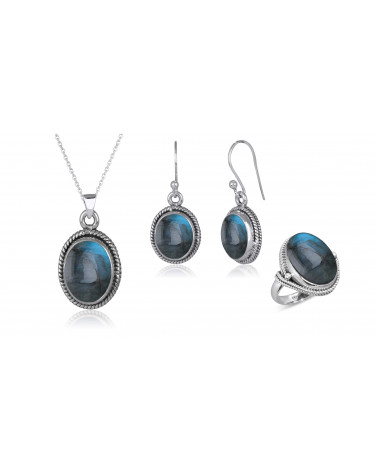 Boucles d'oreille en labradorite de forme ovale et belle monture chaînage argent