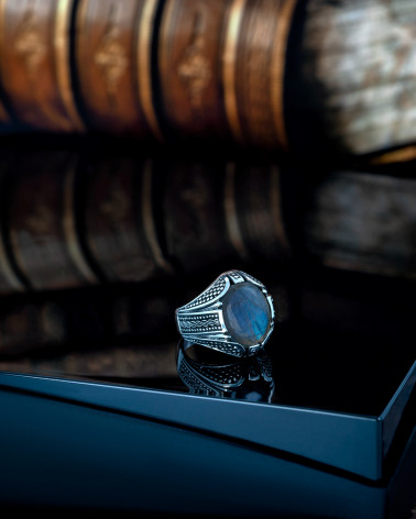 Anillo de labradorita en plata de ley