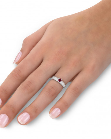 Bague Or blanc Rubis et diamants 1.978grs