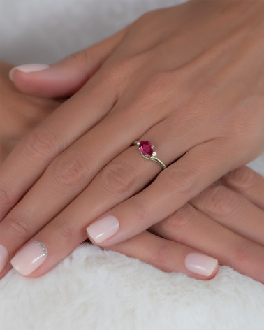Anillo Venus en Oro Amarillo y Rubí - Elegancia Cotidiana