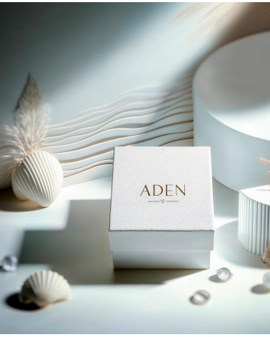 Treat yourself or a loved one to an exceptional piece of jewelry: our abalone mother-of-pearl and silver ring, presented in its 