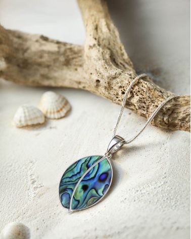 Séléna Pendant on Sand - Abalone Mother of Pearl Leaf Jewelry - Natural Iridescent Reflections