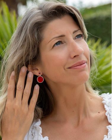 Orecchini NAEL indossati - Corallo Rosso sul viso - Gioiello elegante femminile