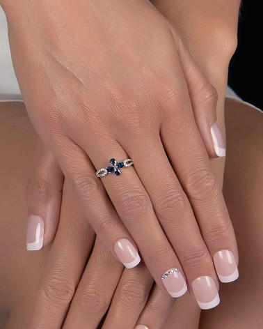 Bague Or Blanc Fleur Saphir et diamants 1.95grs