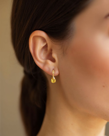 Boucles d’Oreilles Citrine et Diamants Or Jaune portées – Élégance intemporelle