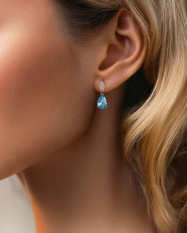 Orecchini in Topazio e Diamanti Indossati – Eleganza e Femminilità
