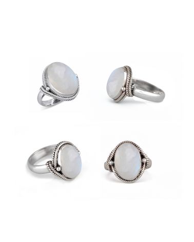 Bague cabochon en pierre de lune chaînage argent