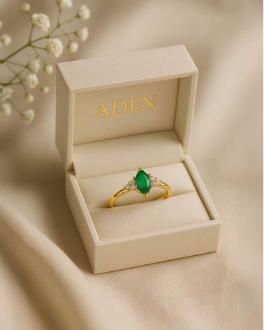 Écrin de luxe pour bague en émeraude Abril - Présentation cadeau avec certificat d'authenticité
