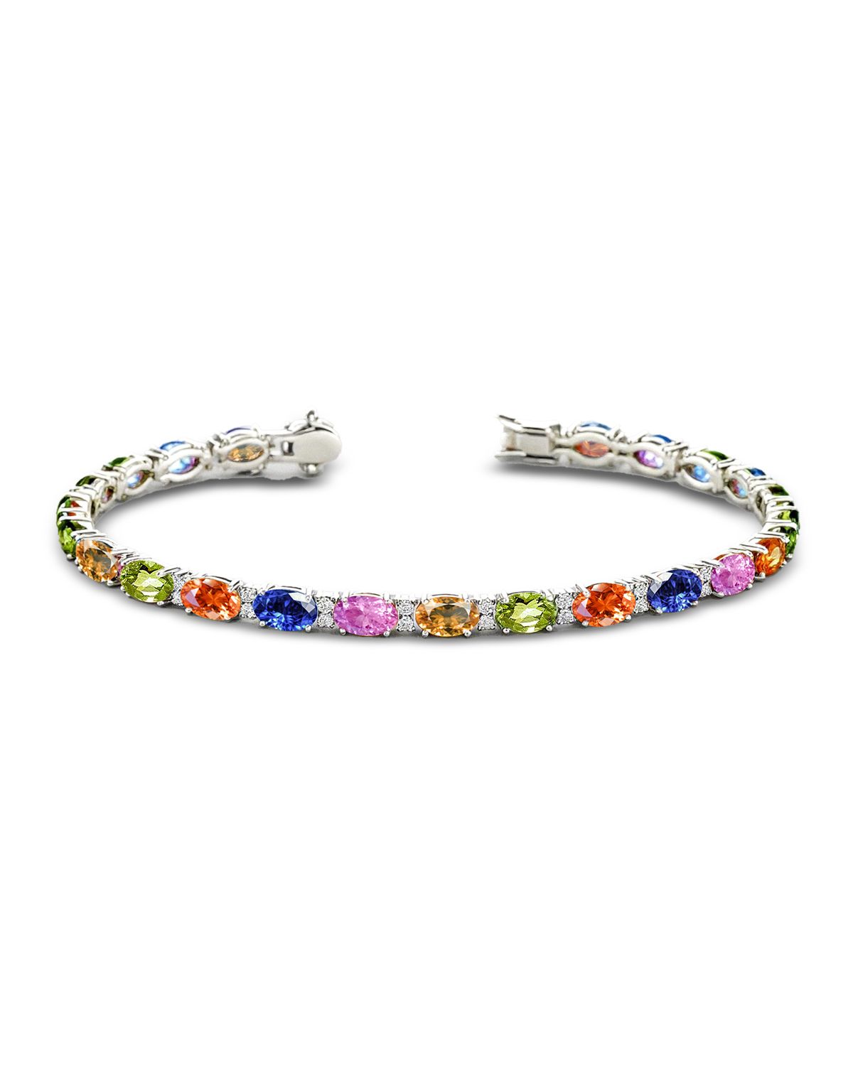 Détails du serti griffe alternant saphirs multicolores et diamants sur bracelet en argent 925